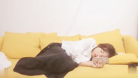 迷妹推荐--清纯萝莉裙妹子第二炮3P啪啪，两人玩弄美乳翘屁股掰穴骑乘边操边口交