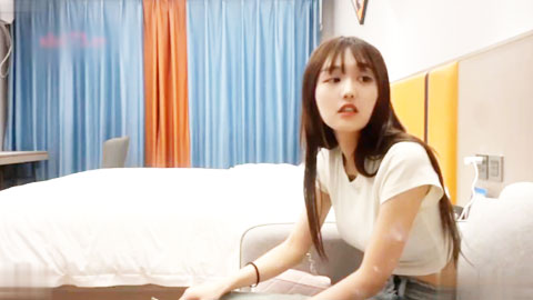 迷妹推荐--苗条更显两个乳房坚挺  年轻的身体就是富有青春活力  爆操爽到飞起