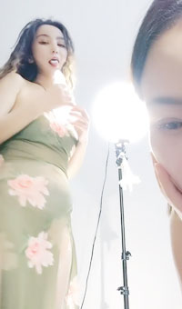 俩高颜值美女，带闺蜜首次啪啪大秀道具互插！