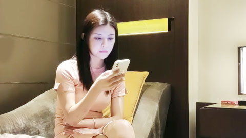 迷妹推荐--来点情趣女仆装黑丝新视角口交舔屌骑上来扭动小腰呻吟娇喘非常酥麻