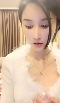 超级网红脸女神，脱光光全裸，模特身材，多角度展示