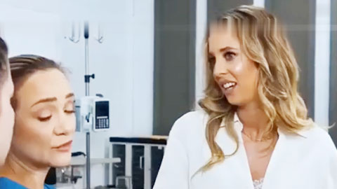 在随时随地都可以随便操逼的世界能爽死——公交站牌下碰上的顶级级人妻。无视外人各种爆操