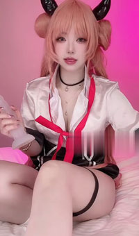 虽然什么都没露，但是好涩啊