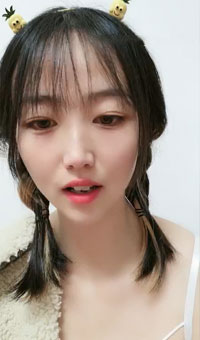 颜值不老学姐，逼逼还没怎么开发过，在卧室自慰，勾引网上的学弟们，娇羞呻吟！