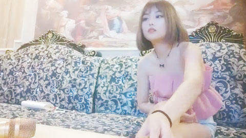 迷妹推荐--极品甜美00后摇摇塞子进入正题 撩起裙子要看逼逼大白屁股骑乘啪啪啪心疼妹子-2