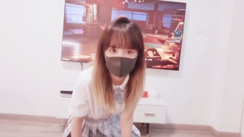 迷妹推荐--边玩游戏边操逼情景短剧诱惑计划游戏篇勾引游戏中的男友被填满的反差小母狗！