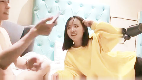 迷妹推荐--女大学生半推半就推倒操
