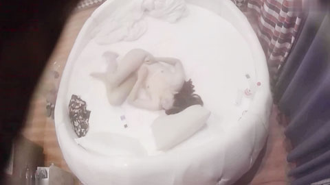 迷妹推荐--外地小情侣大圆床啪啪