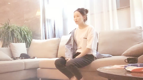 迷妹推荐--00后眼镜小萝莉，丝袜撕扯老金肆意玩弄001