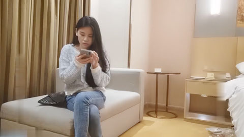 迷妹推荐--小少妇可以拍照留念，超美颜值曼妙身材_反差偷拍