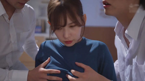 明美术老师如此粗俗地吮吸我们的鸡巴就像一场梦_002