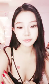 颜值爆炸极品白虎炮架子自慰喷水