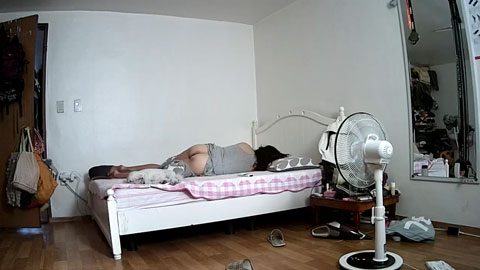 独自在家的阿姨这么凉快的吗？