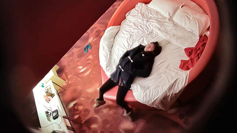 迷妹推荐--长腿美腿美少女和长发男友开情趣房的故事