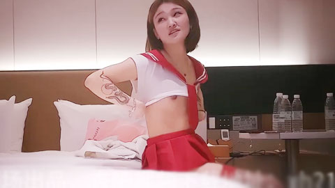迷妹推荐--眉眼儿很好看的短发女大，下课之后偷偷出来兼职。各种姿势玩了一遍后，又换上JK继续玩，最后化身女上小马达把精液给我榨了出来_002