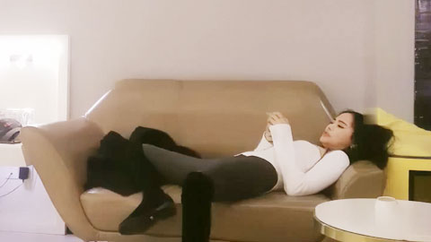 迷妹推荐--2900元约了个高端商务模特_问雀儿我怎么漂亮_干一次就能泄去你的欲火