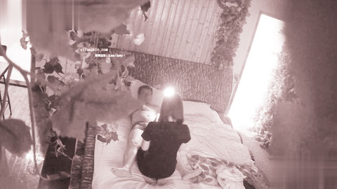 迷妹推荐--偷拍眼镜男和骚逼情人开房偷情女的口交毒龙无所不通