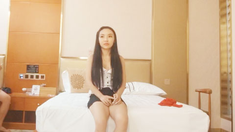 迷妹推荐--交换群P名场面，精彩持续再来一场，一人一个各种姿势爆操，多玩的尽兴