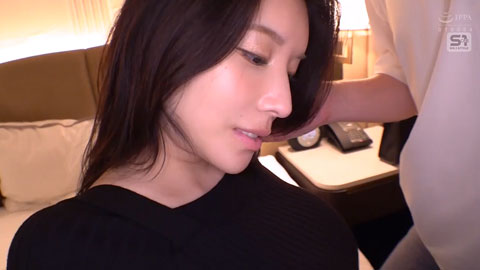 从礼貌问候到野兽交合… 凪光的职场形象在肉棒下瓦解，沦为只懂得哀求的雌兽__002