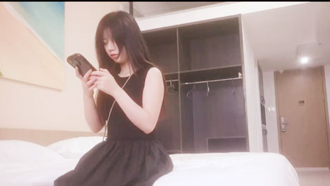 迷妹推荐--19岁青春美少女肤白貌美听话近距离吃吊各姿势展现抽插