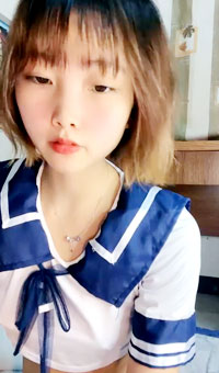 脫光光自慰秀！貧乳肥唇蝴蝶b，掰穴揉搓一臉騷樣，拿跳蛋震動陰蒂