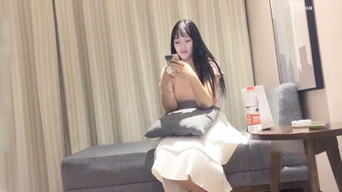 迷妹推荐--约粉色T恤白色裙子小姐姐到酒店_这身材真霸道掀起衣服奶子立马弹出来软软硕大沸腾欲望舔吸猛力撞击呻吟