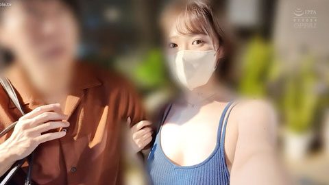 在新宿无胸罩散步。我向盯着我胸部的人喊道。我上衣没脱，只脱了下装，进行了无胸罩的即时性爱_002