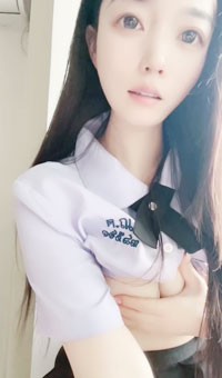 极品清纯嫩妹，双马尾眼镜学生妹等等情趣甜美装扮超给力! 直播大秀骚舞，逼脸同框掰穴道具自慰