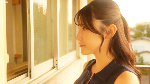 玩弄奶头不算外遇吧 就算我有女朋友被隔壁的巨乳姐姐彻底玩弄 疯狂打炮到忘记回家的我 森泽佳奈__001