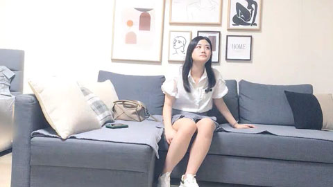 迷妹推荐--清纯学生妹子兼职时间不长 有点害羞