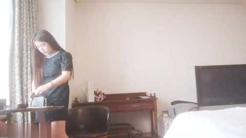 迷妹推荐--附近的人约到，小姑娘身材好爆要的就是这款，操的她舔手指