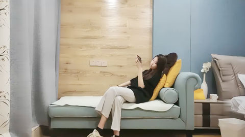 迷妹推荐--苗条身材黑衣妹子啪啪，调情互摸抬腿大力猛操