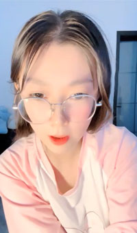 19岁邻家女孩 全裸沐浴 道具跳蛋