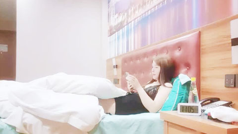 迷妹推荐--风骚御姐，颜值高身材好，后入插逼阵阵呻吟，销魂诱人