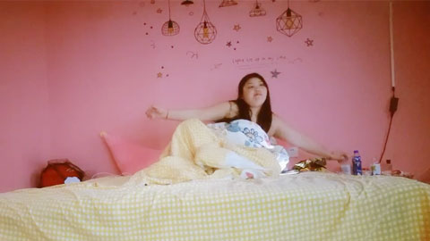 迷妹推荐--公司HR小姐姐，白花花的肉体，一堆零食哄开心，酒店内肆意玩弄干逼