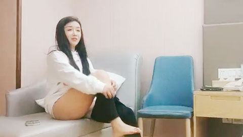 迷妹推荐--坐在身上揉捏奶子，超近距离视角口交，情趣装开档丝袜，正入抽插猛操