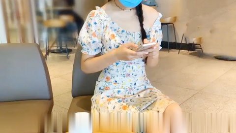 迷妹推荐--惊险！塞着跳蛋去喝咖啡，震动的双腿受不了，带去酒店干的求饶