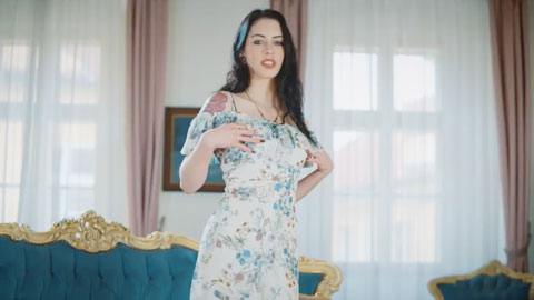 花臂御姐调教小弟