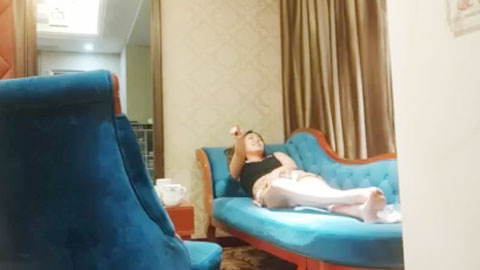 迷妹推荐--单身未婚，剩女正当饥渴时，颇有几分姿色，床上淫荡高潮爽歪歪