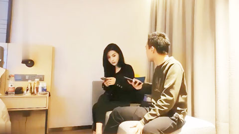 迷妹推荐--黑衣小姐姐雪白皮肤丰腴大长腿很有味道脱掉香艳丁字裤把玩干净逼逼欣赏吸吮情欲刺激啪啪抽操侧入爽