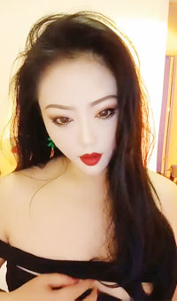 丝袜高跟肥臀诱惑，道具双开双洞占满抽插喷浆，狗撒尿式抬腿掰穴自慰特写，母狗嘴含假鸡巴欲求不满