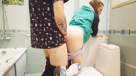 在卫生间开始造