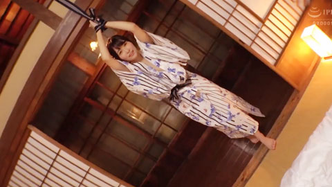 和爆乳美女河合明日菜一天两夜的温泉旅行__002