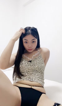 美乳女学生!_刚下海就被干道具自慰爽死啦!