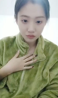 还真有几份像，漂亮小姐姐，家中被男友连干两炮，最近颜值较高的主播必看，娇喘高潮精彩__002