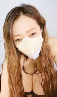 巨乳肥臀丰满肥穴，自慰大秀，各种大屌轮流插到高潮喷水！