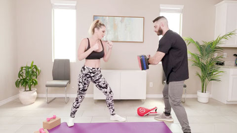 女学员和她的教练