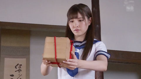 制服狂热男子多次侵犯的极品水手服少女