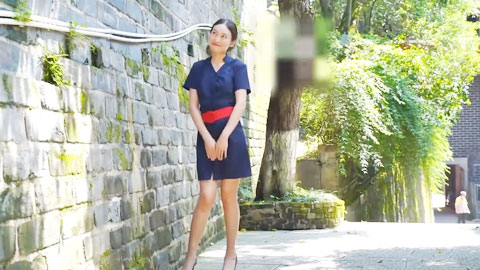 迷妹推荐--赚外快户外景区真空露出人体