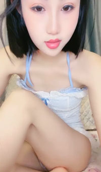 气质颜值都很不错的极品小女人，白丝情趣无毛白虎逼精彩大秀直播，道具抽插骚穴淫水多多给狼友看特写别错过